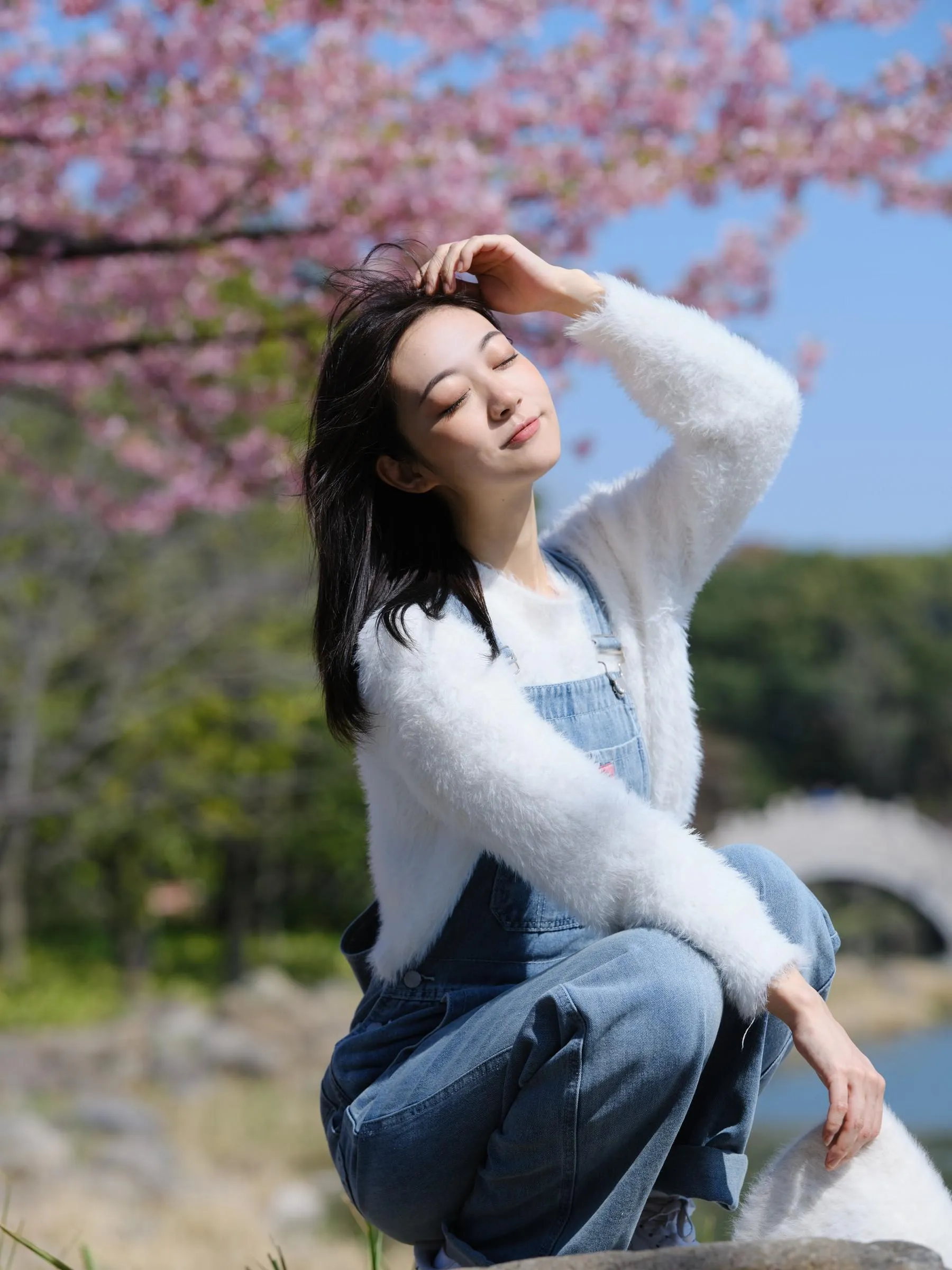 [艺图语] 2022.05.12 早樱 飞鸟咕咕- [23P]插图1